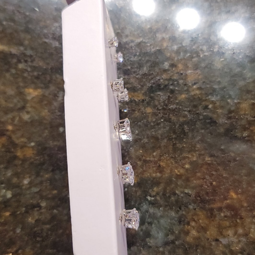 Jewelry - Picture 2 of 4